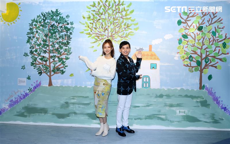 黃子佼、周曉涵出席育成基金會公益活動。（記者邱榮吉/攝影）