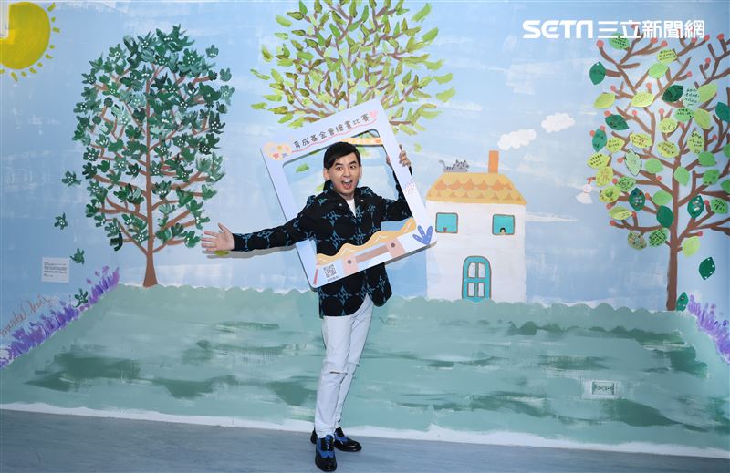 黃子佼出席育成基金會公益活動。（記者邱榮吉/攝影）