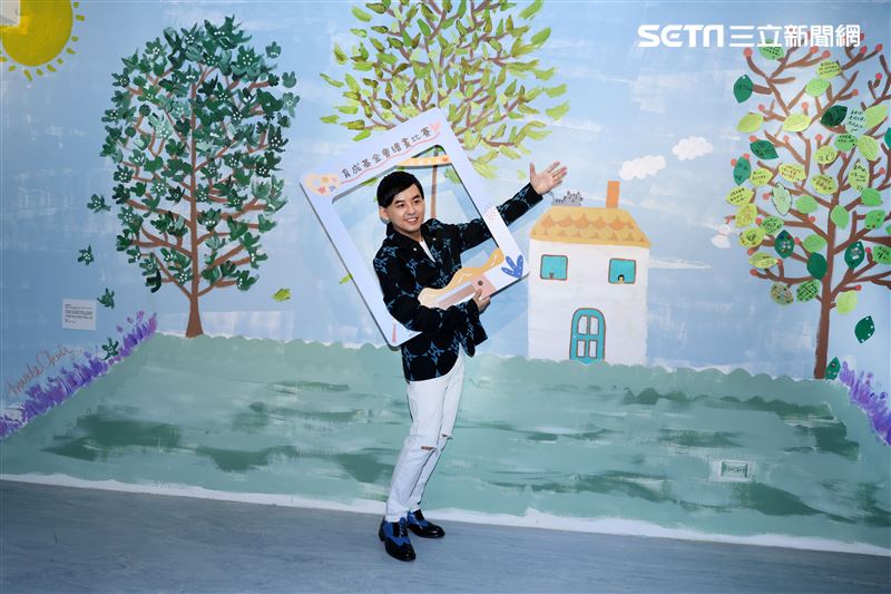 黃子佼出席育成基金會公益活動。（記者邱榮吉/攝影）