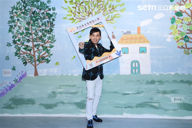 黃子佼出席育成基金會公益活動。（記者邱榮吉/攝影）