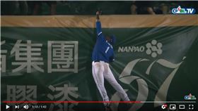 ▲林哲瑄沒收潘傑楷全壘打，榮獲2020年度最佳美技獎。（圖／翻攝自CPBLTV）