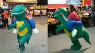 女還願太有誠意　恐龍裝宮廟熱舞2天