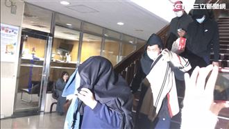 保護傘慘遭潑穢物　知名律師無償幫忙