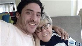 80歲嬤閃嫁35歲嫩男！初夜太激情「隔天痠到下不了床」（圖／翻攝自Iris Jones臉書）