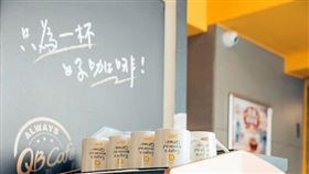 Q Burger與台灣知名餐飲設備供應商大昌華嘉合作，獨家引進瑞士全自動咖啡機知名品牌Eversys。（圖／Q Burger提供）