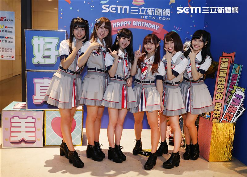 台灣女子偶像團體AKB48 Team TP祝福三立新聞網7周年生日快樂。（記者邱榮吉/攝影）