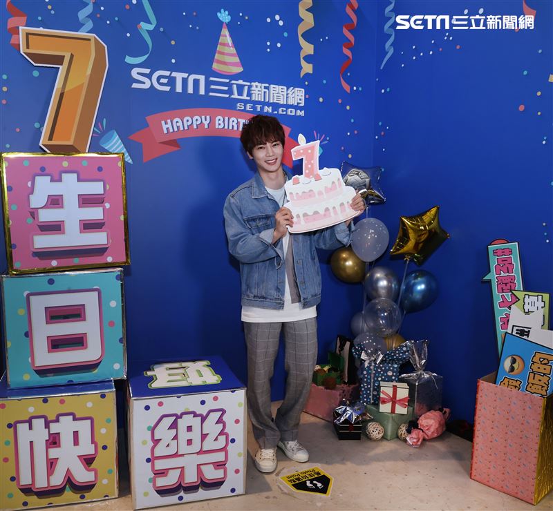 古曜威祝福三立新聞網7周年生日快樂。（記者邱榮吉/攝影）
