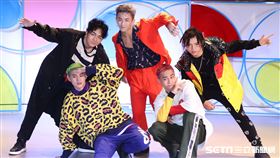 全新街舞男團B.T.O.D（左至右）主唱張龍、子賢、恩師葉乃文（牛奶）、隊長淋雨、淇揚、Kenny。（圖／邱榮吉攝影）