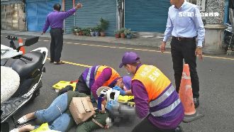 疑燈柱凸出釀車禍　女騎士破相迎面撞