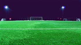 足球場上躺滿遭斬首的屍體。（圖／翻攝自pixabay.）