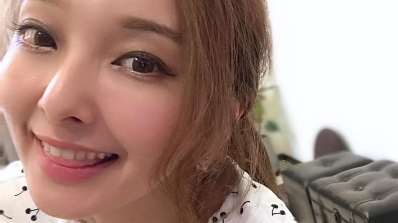 離婚2年「被告白」　愛紗曬超甜合照