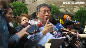 台北市長柯文哲出席行政院會後受訪。（圖／記者盧素梅攝影）