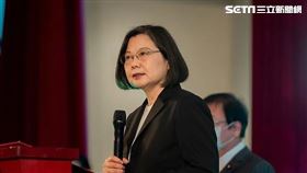 蔡英文出席「第73屆醫師節慶祝大會暨資深醫師及醫療典範獎頒獎典禮」。（圖／總統府提供）