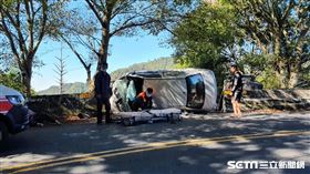 台14甲線自撞翻車／翻攝畫面