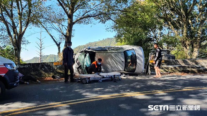 台14甲線1車翻覆　4姊妹受傷送醫