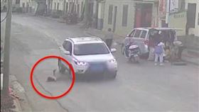 雲南,3歲女童,馬路,擺攤,馬鈴薯