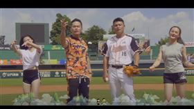 潘威倫和大支合作單曲。（圖／翻攝自YouTube）