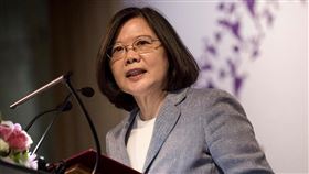 總統蔡英文3日在臉書發文指出，我們已循兩岸防疫通報機制，通知對岸要求做好非洲豬瘟死豬屍體管控。(圖/翻攝蔡英文臉書)