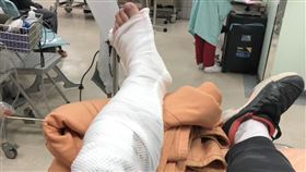 人安基金會台中站長因過度掛心募款，不慎摔斷了腿。（圖／人安基金會提供）