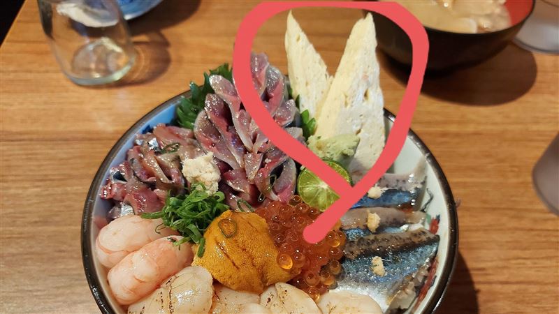 日式丼飯為何要放玉子燒？饕客揭密
