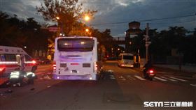 機車、客運對撞／翻攝畫面