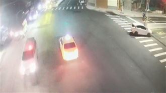 獨／裝「警示燈」上路　警開罰曝真相