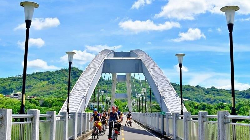 后豐鐵馬道更美了　花梁鋼橋仿古完工