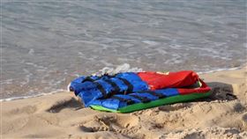 聯合國通報，利比亞外海發生重大船難事故，造成至少74名移民死亡，海警與漁民仍在搜救生還者。（圖／翻攝自facebook.com/IOM）
