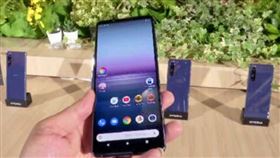 ▲手機電磁波屬非游離輻射，跟家裡的微波爐一樣，是低功率射頻電磁波。（圖／《5G衝一波製作單位》提供）