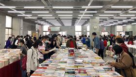 誠品即日起在南崁舉辦「萬物特賣會」，數十萬件商品一折起。（圖／業者提供）