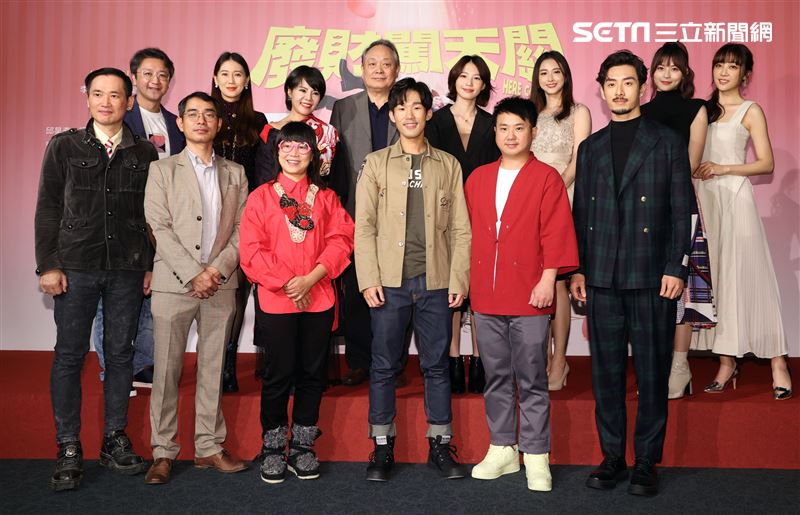 三立、華視新八點華劇 《廢財闖天關》首映 李國毅、李亦捷 邱昊奇、梁舒涵、邵翔、梁以辰、管麟 、檢場、米凱莉、陳慕義、錦雯、王道、張復建 地球、梅賢治、吳季璇、黃甄妮。（記者邱榮吉/攝影）