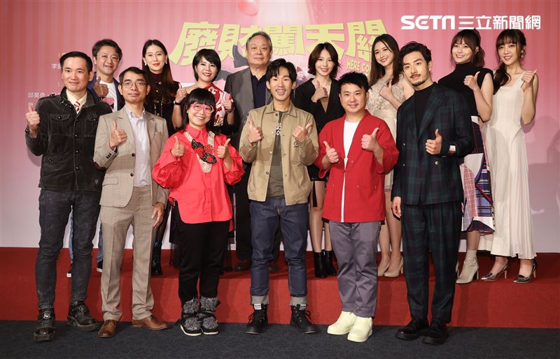 三立、華視新八點華劇 《廢財闖天關》首映 李國毅、李亦捷 邱昊奇、梁舒涵、邵翔、梁以辰、管麟 、檢場、米凱莉、陳慕義、錦雯、王道、張復建 地球、梅賢治、吳季璇、黃甄妮。（記者邱榮吉/攝影）