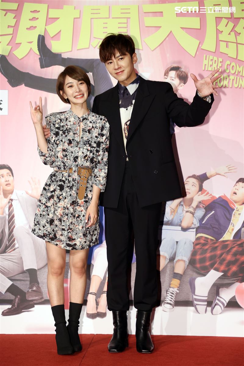 李國毅、李亦捷出席華劇 「廢財闖天關」首映。（記者邱榮吉/攝影）