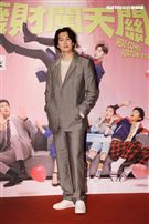 邵翔出席華劇 「廢財闖天關」首映。（記者邱榮吉/攝影）