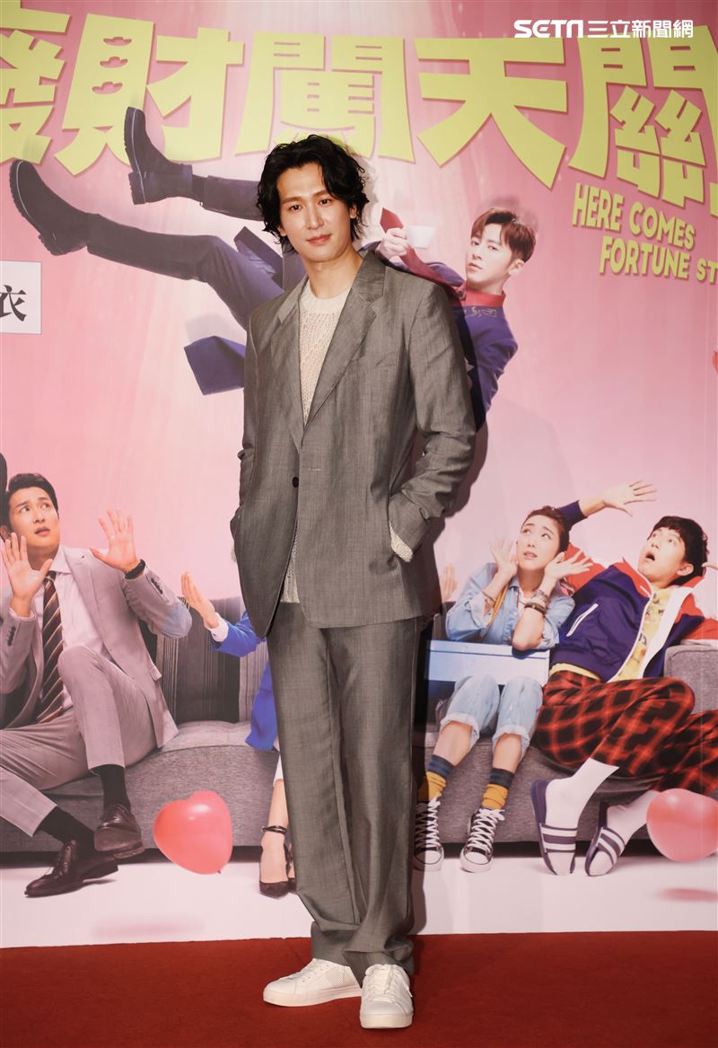 邵翔出席華劇 「廢財闖天關」首映。（記者邱榮吉/攝影）