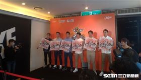 ▲統一獅冠軍球迷會在統一時代百貨台北店，林岳平、高志綱、潘武雄、陳傑憲、蘇智傑與林安可出席。（圖／記者蕭保祥攝影）