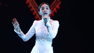 尪心疼拒生二寶　Ella台上約啪啪