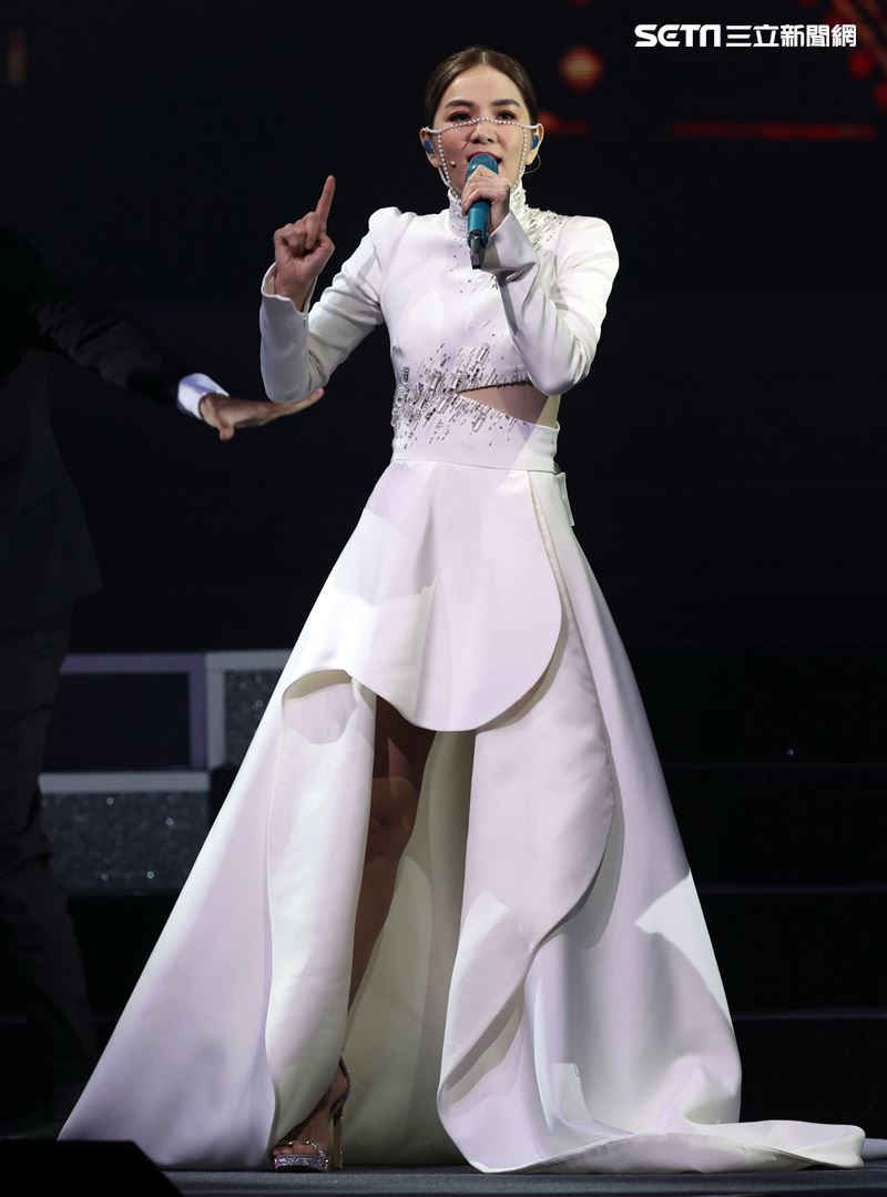Ella陳嘉樺首場個人大型巡迴「艾拉秀」首戰台北流行音樂中心登場。（記者邱榮吉/攝影）