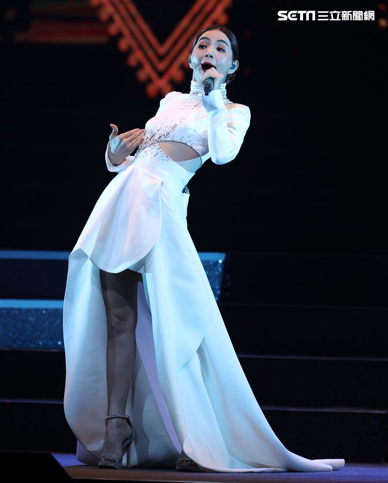 Ella陳嘉樺首場個人大型巡迴「艾拉秀」首戰台北流行音樂中心登場。（記者邱榮吉/攝影）