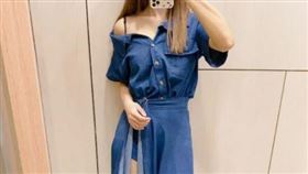 人妻開高衩辣露香肩　暖男1句話尷尬（圖／翻攝自Dcard）