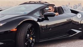 美國富商Ekim Kaya與藍寶堅尼（圖／翻攝自ekimkaya IG）