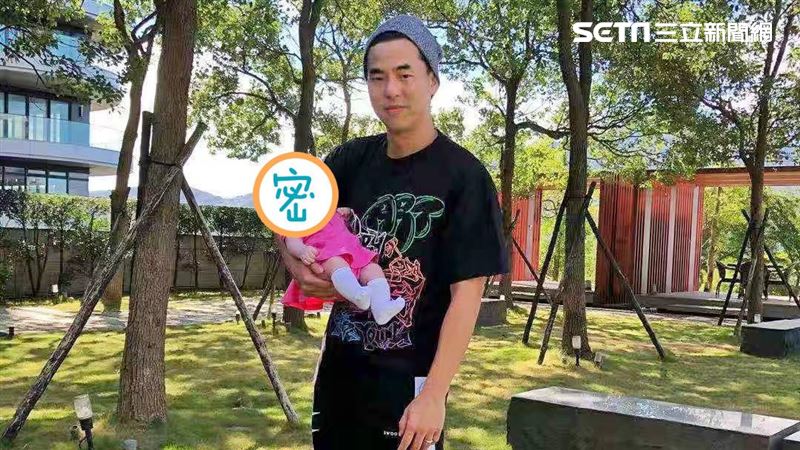 柯有倫罕曬全家福照　3月大女兒曝光