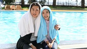 李國毅和李亦捷演出落水戲。