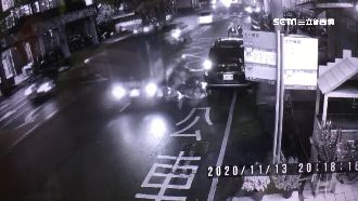 貨車經過違停休旅　女騎士打滑險遭輾