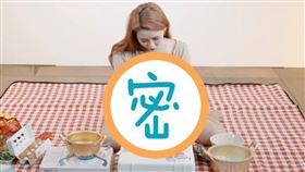 正妹一邊切蔥，雪乳也呼之欲出，讓人看好害羞。（圖／翻攝自Realgraphic YouTube）