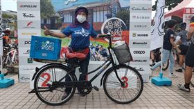 ▲魔法阿嬤騎著菜籃車完賽。（圖／記者林辰彥攝影）