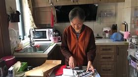 欠53萬醫藥費！男大生遺體遭困醫院17年…高齡老母崩潰（圖／翻攝自微博）