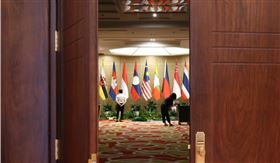 國發會15日表示，雖然RCEP成形；不過，，台灣產業早就因應東協關稅市場而超前部署，就算有部分衝擊，也能化解。圖為RCEP會場。中央社記者陳家倫河內攝　109年11月11日