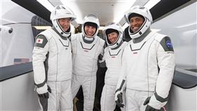 4名太空人預計15日搭乘太空探索科技公司（SpaceX）的天龍號太空船「堅韌」，啟程前往國際太空站（ISS）。這是SpaceX春末飛行測試成功後第一次出任務，（圖取自twitter.com/Astro_Soich）