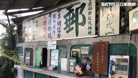 全台最迷你的郵局，靜靜佇立在巷弄轉角，招牌上寫著一個大大的「郵」字，保留傳統特色。（圖／記者陳宜加攝影）